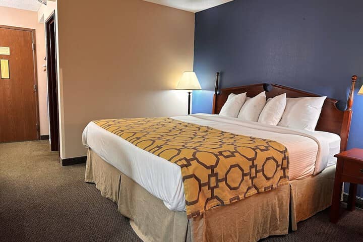 Room 6 of 25