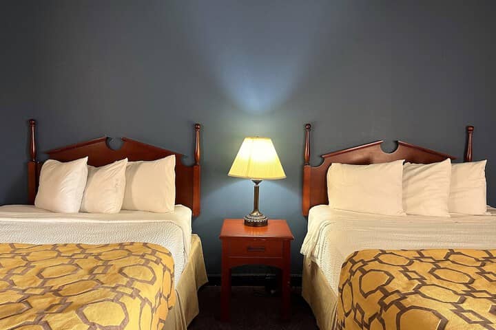 Room 4 of 25