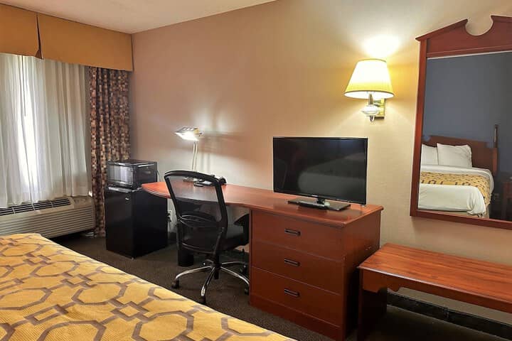 Room 8 of 25